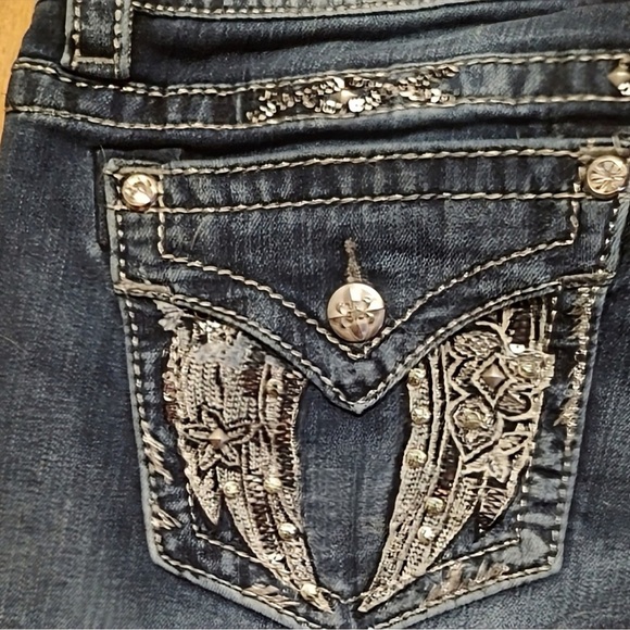 Gorgeous Miss Me Signature Capri Jeans With 21-1/2” Inseam - Picture 3 of 8